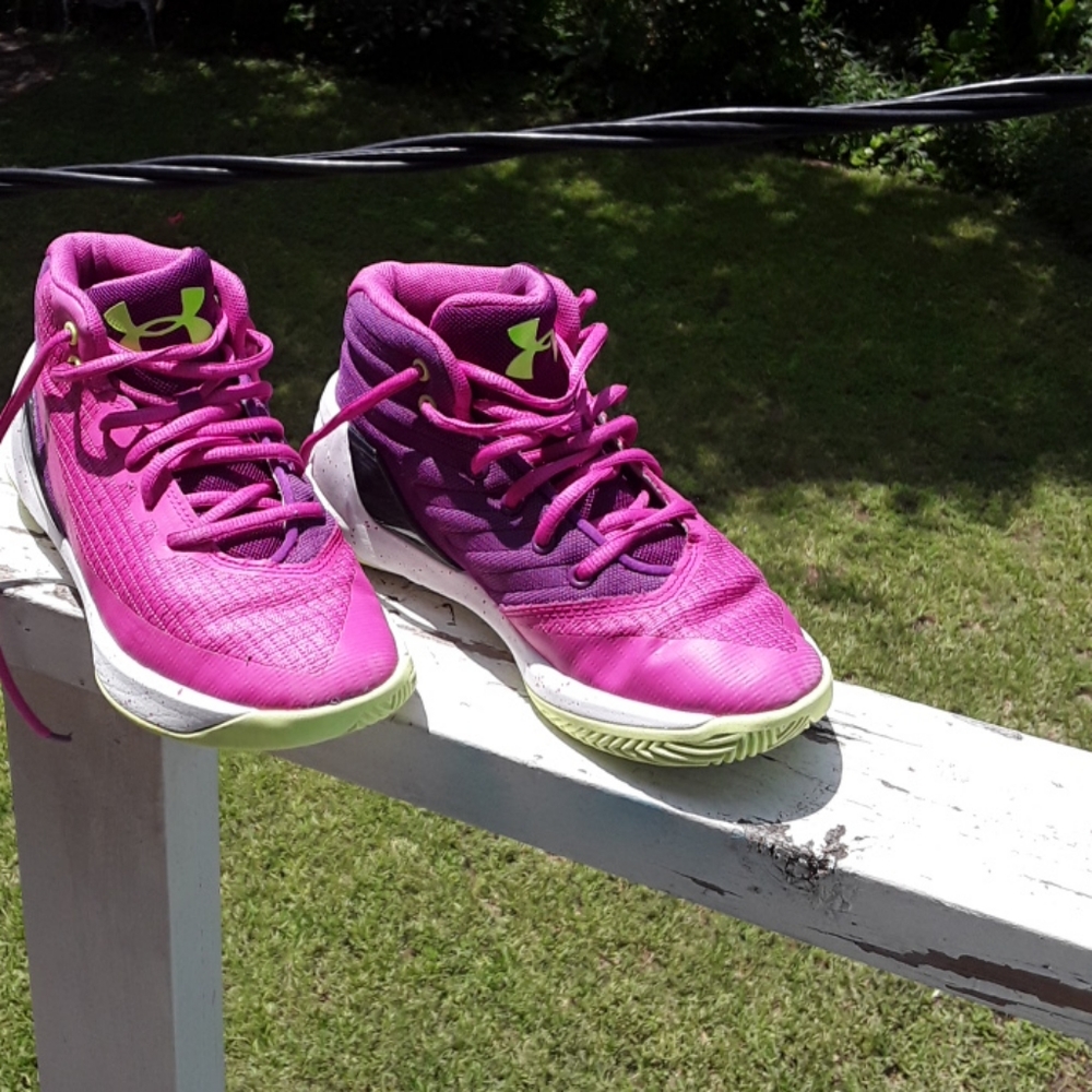 💚UNDER Armour girls sneakers